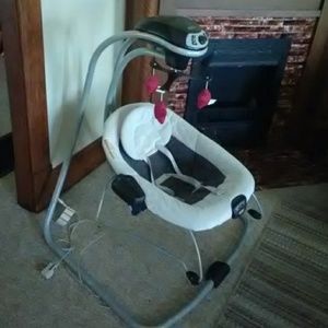 Automatic baby swing
